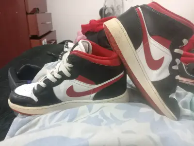 Zapatillas deportivas Air Jordan blancas y negras - miniatura 2