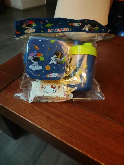 Set de almuerzo infantil astronauta con caja y botella - miniatura 1