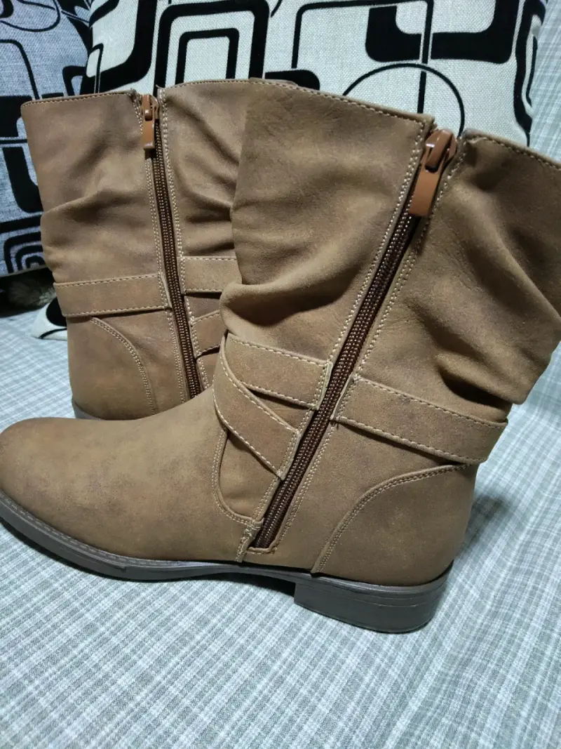 Botas de mujer marrones con hebilla