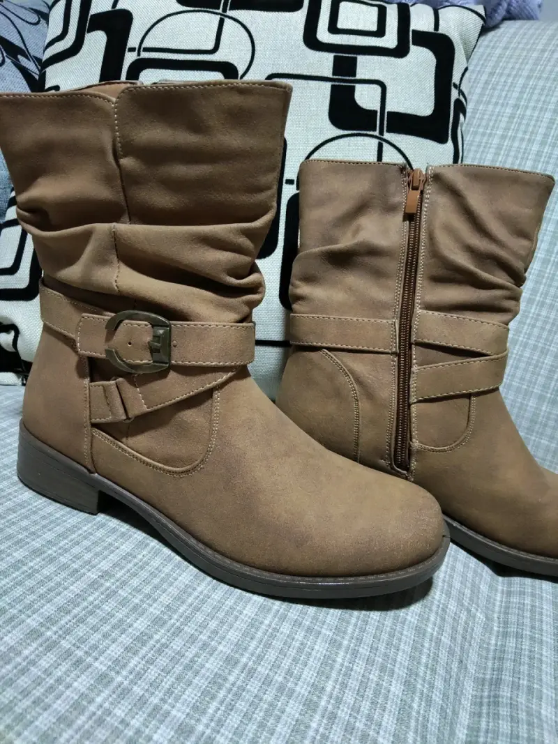 Botas de mujer marrones con hebilla - 2