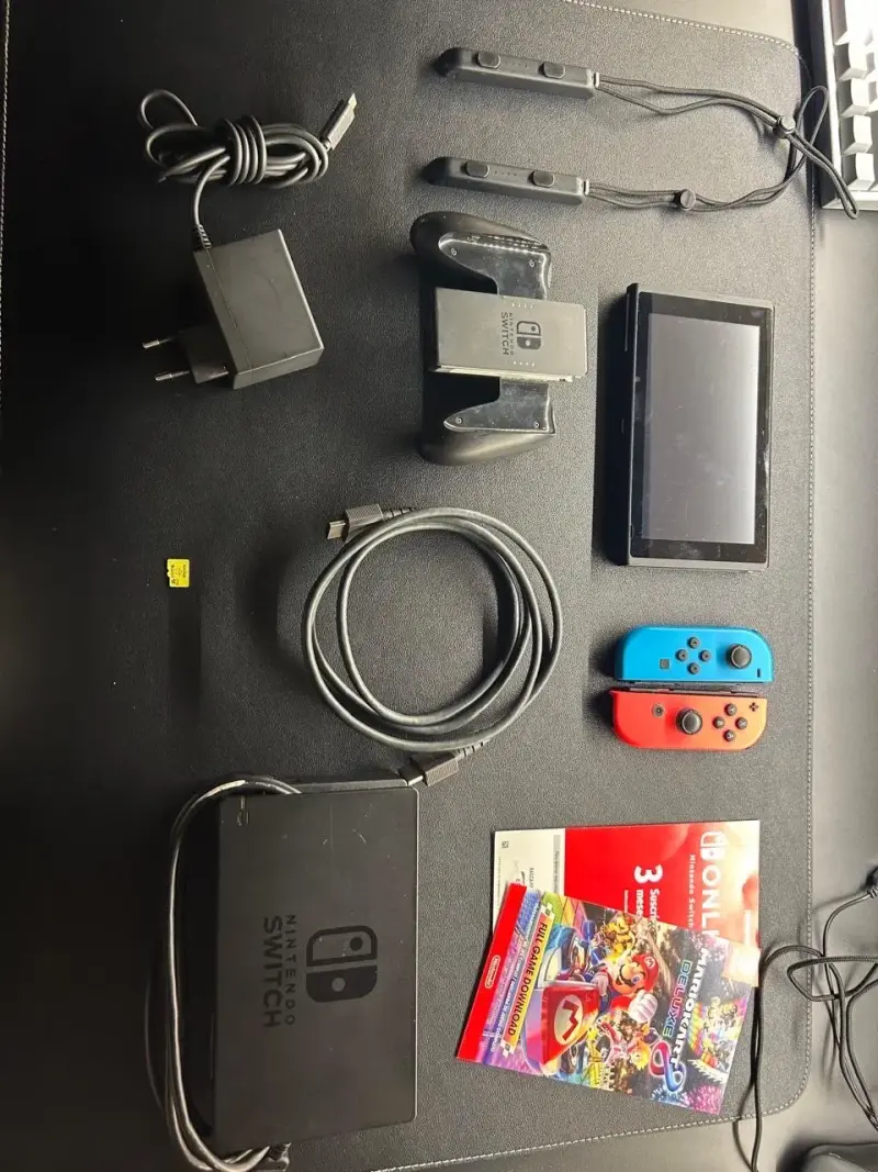 Consola Nintendo Switch con accesorios y juegos - 1