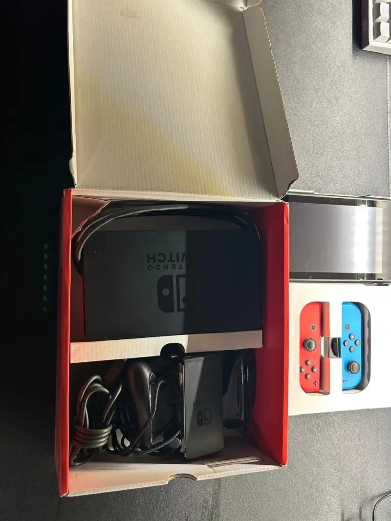 Consola Nintendo Switch con accesorios y juegos - 6