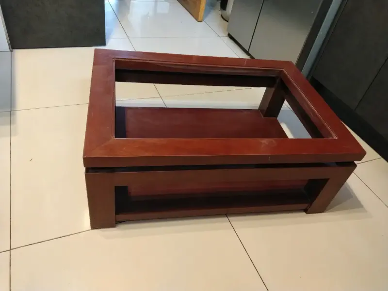 Mesa de centro de madera con vidrio - 1