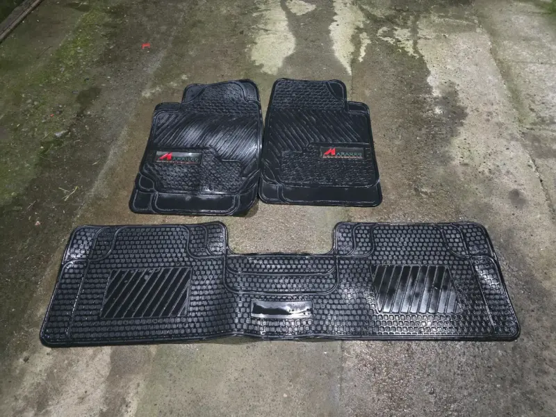 Alfombras de goma para auto marca Arauco - 1