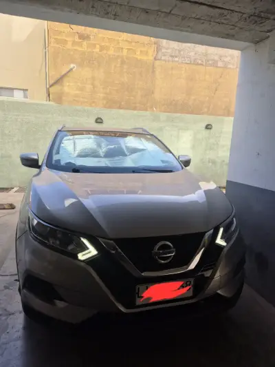 Nissan Qashqai SUV 2019 en buen estado - miniatura 3