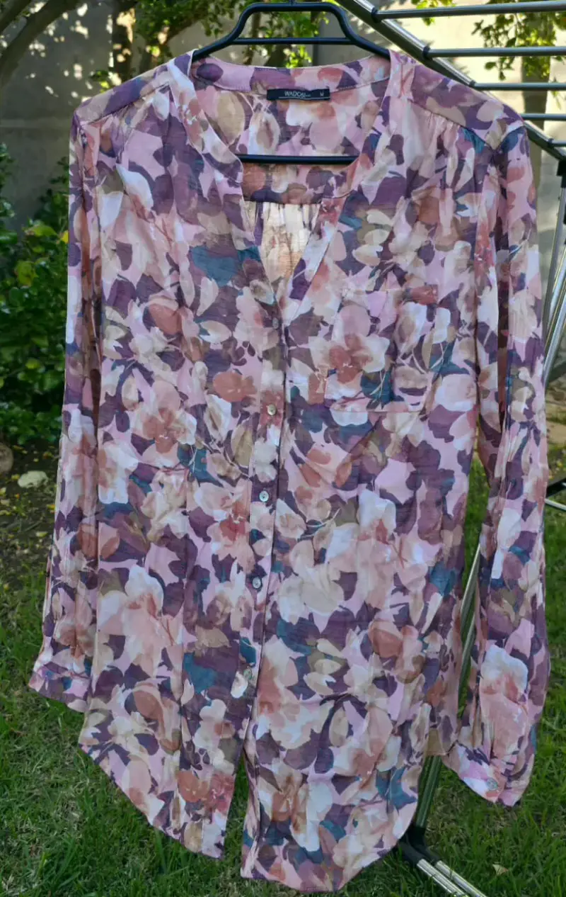Blusa floral de mujer Wados en tonos pastel