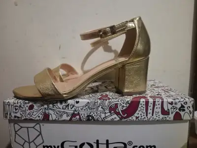 Sandalias doradas de tacón grueso My Gotta - miniatura 1