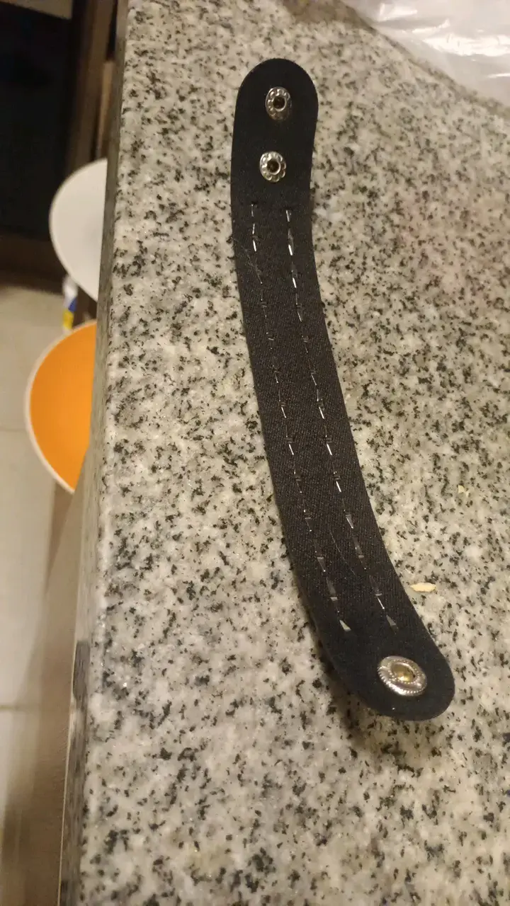 Pulsera de cuero con tachas metálicas - 2