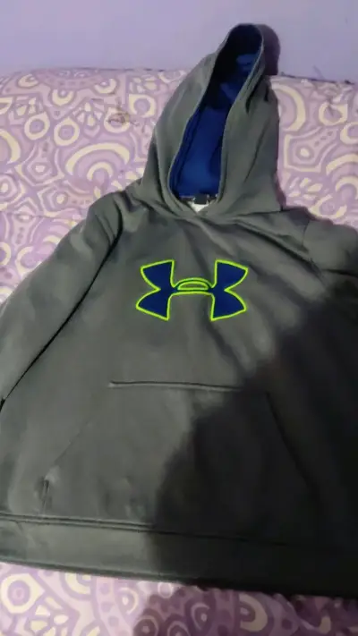 Polerón con capucha gris Under Armour - miniatura 1