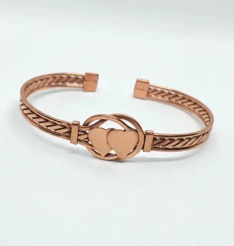 Pulsera de cobre con diseño de corazones - 2