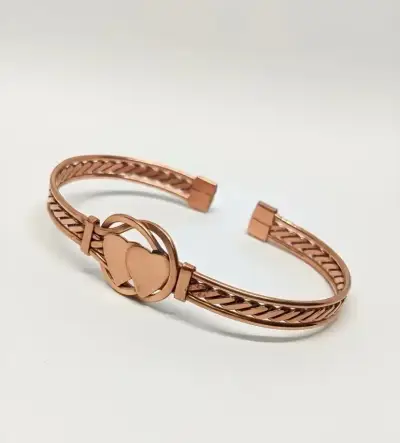 Pulsera de cobre con diseño de corazones - miniatura 3