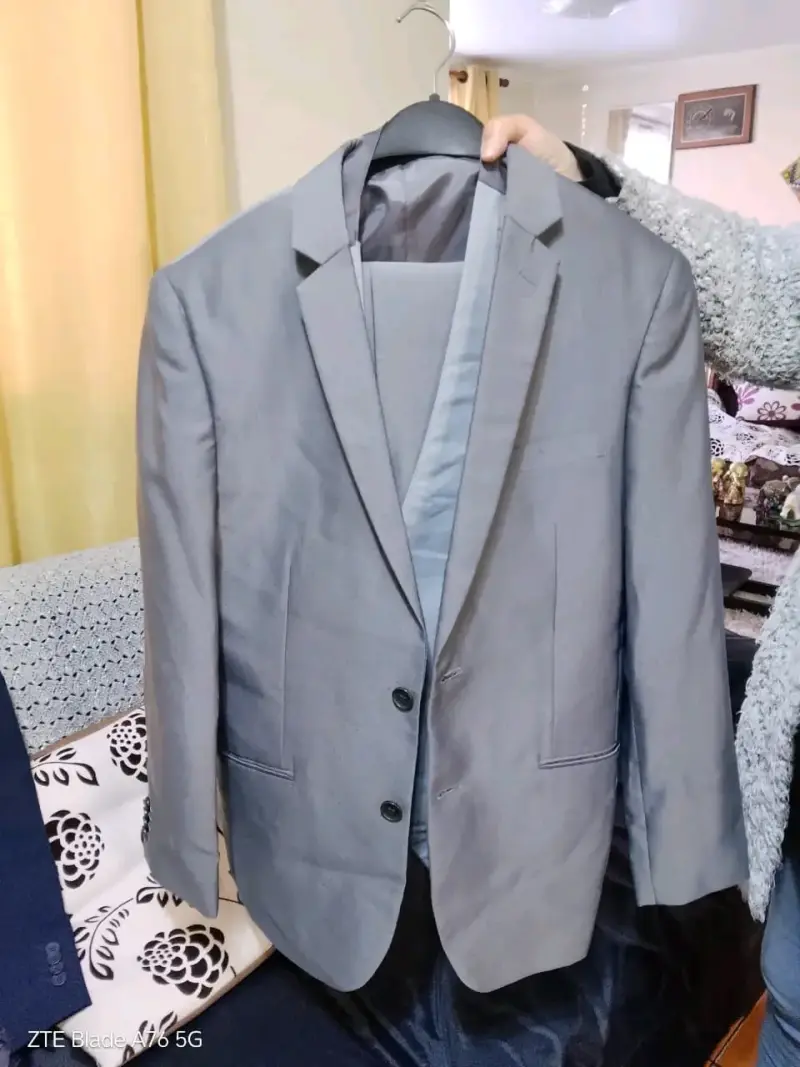 Terno gris para hombre en buen estado - 1