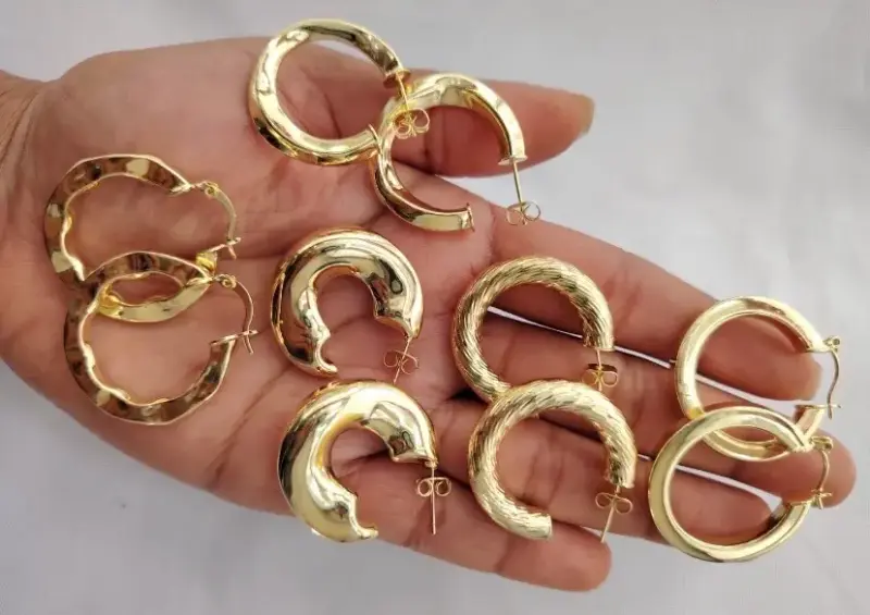 Set de Aros Dorados de Diferentes Diseños - 3