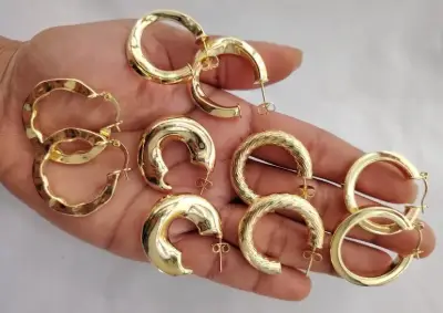 Set de Aros Dorados de Diferentes Diseños - miniatura 3