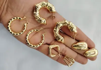 Set de Aros Dorados de Diferentes Diseños - miniatura 4