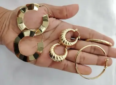 Set de Aros Dorados de Diferentes Diseños - miniatura 5