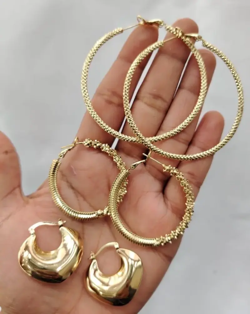 Set de Aros Dorados de Diferentes Diseños - 6