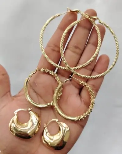 Set de Aros Dorados de Diferentes Diseños - miniatura 6