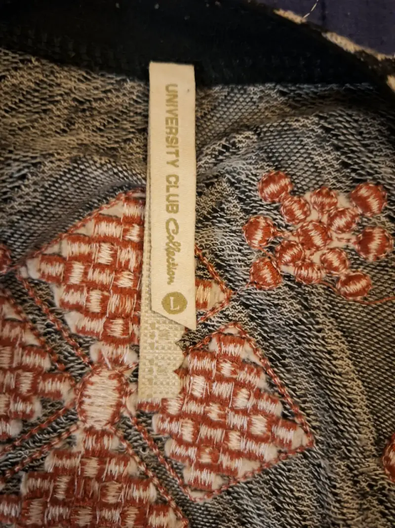Kimono con diseño geométrico y flecos rojos - 2