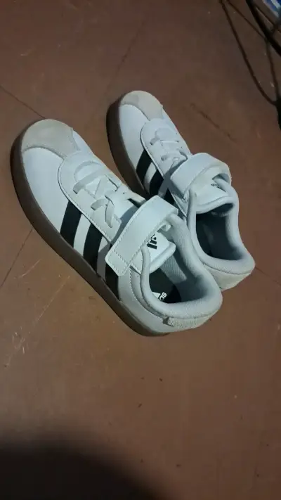 Zapatillas deportivas blancas con velcro Adidas - miniatura 1