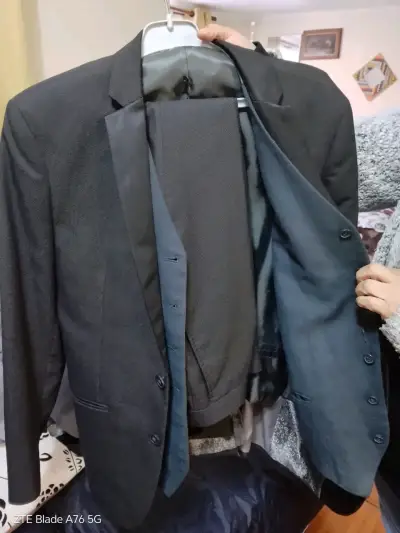 Traje formal negro para hombre con chaleco - miniatura 2