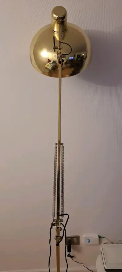 Lámpara de pie dorada ajustable - miniatura 1
