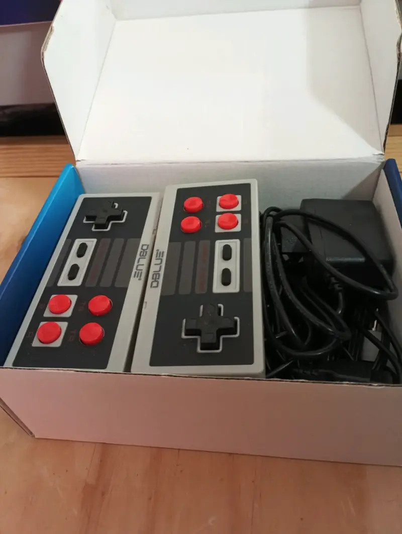 Consola retro Dblue con 620 juegos clásicos - 3