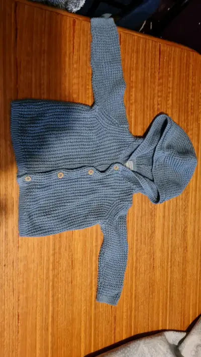 Conjunto de ropa para bebé en varios colores - miniatura 1