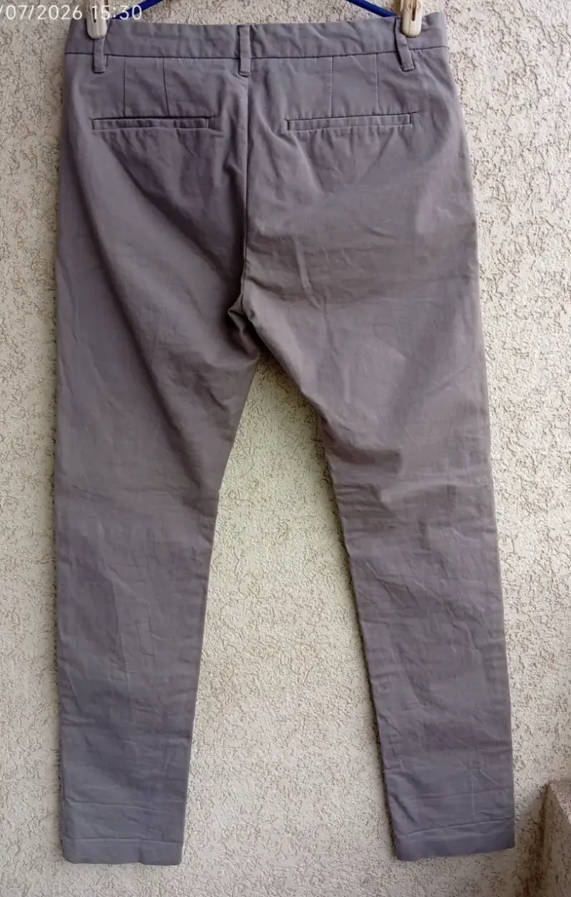 Pantalones de hombre color gris. - 2