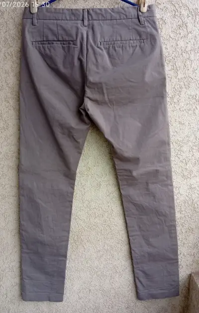 Pantalones de hombre color gris. - miniatura 2