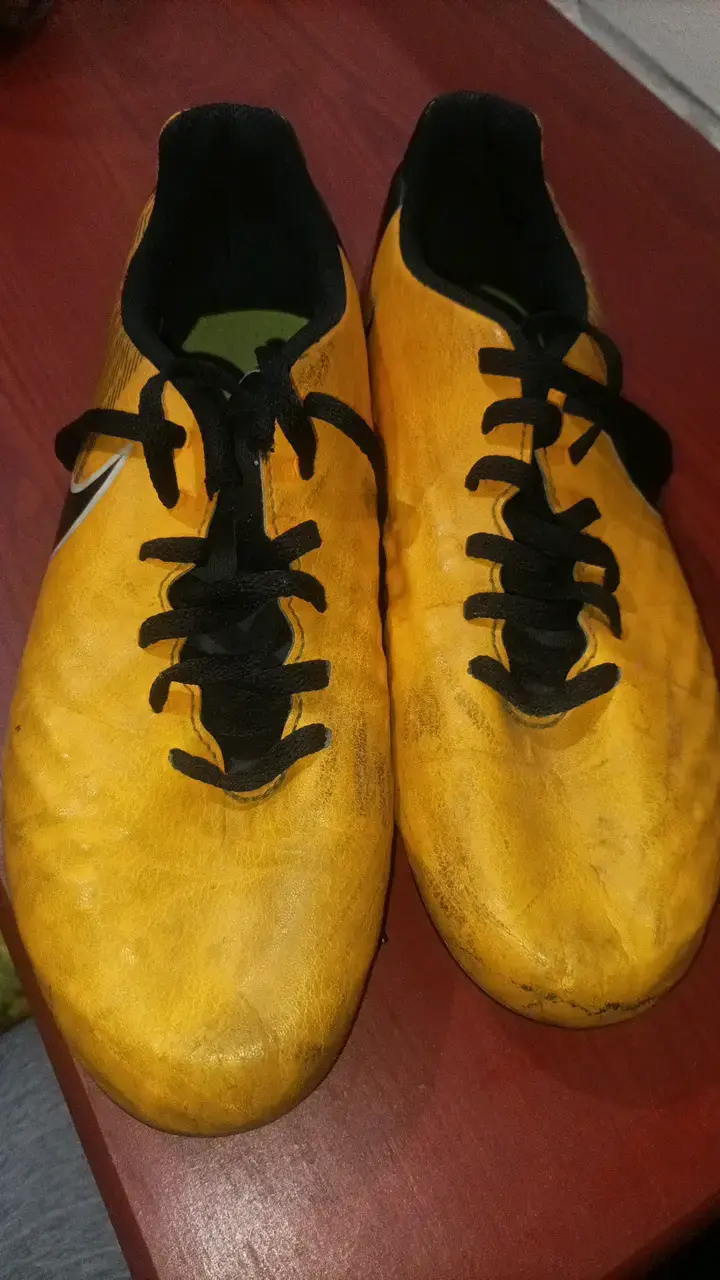 Botines de fútbol Nike amarillos con toperoles - 3