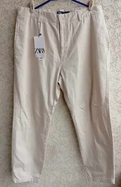Pantalones beige de algodón Zara para hombre. - miniatura 1