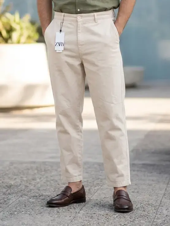 Pantalones beige de algodón Zara para hombre. - 2