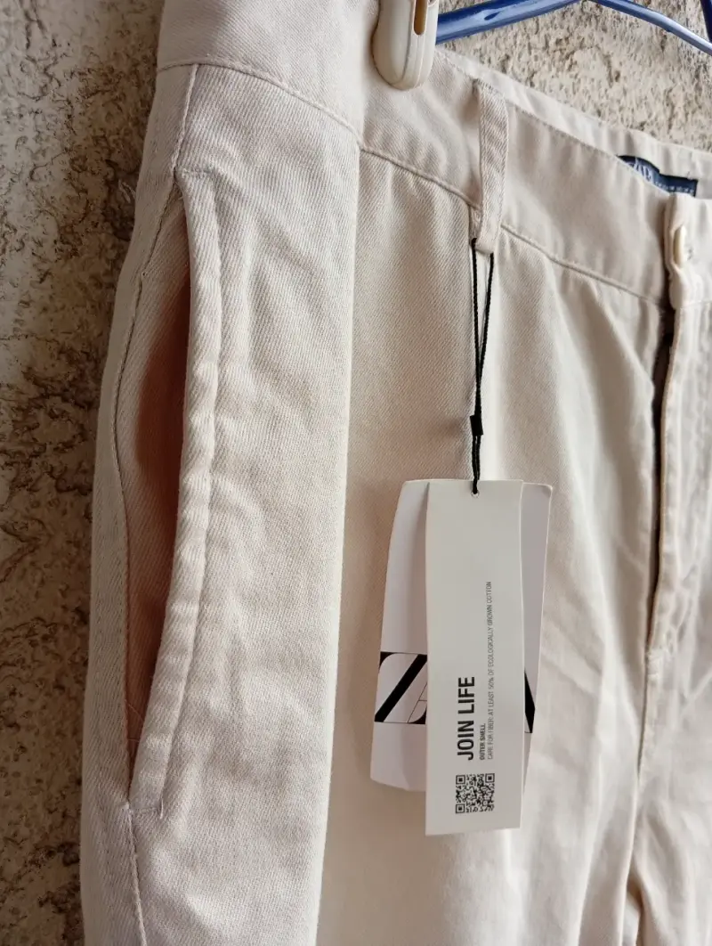 Pantalones beige de algodón Zara para hombre. - 4