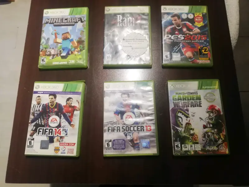 Consola Xbox 360 con 6 juegos y un control - 3