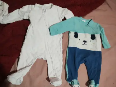 Lote de ropa para bebé de invierno y verano - miniatura 2