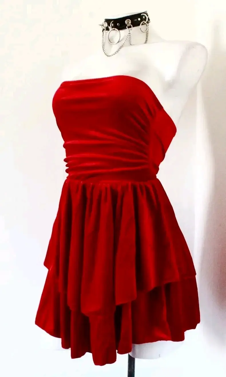 Vestido Strapless de Terciopelo Brillante Rojo - 3