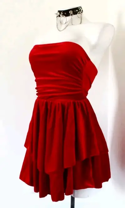 Vestido Strapless de Terciopelo Brillante Rojo - miniatura 3