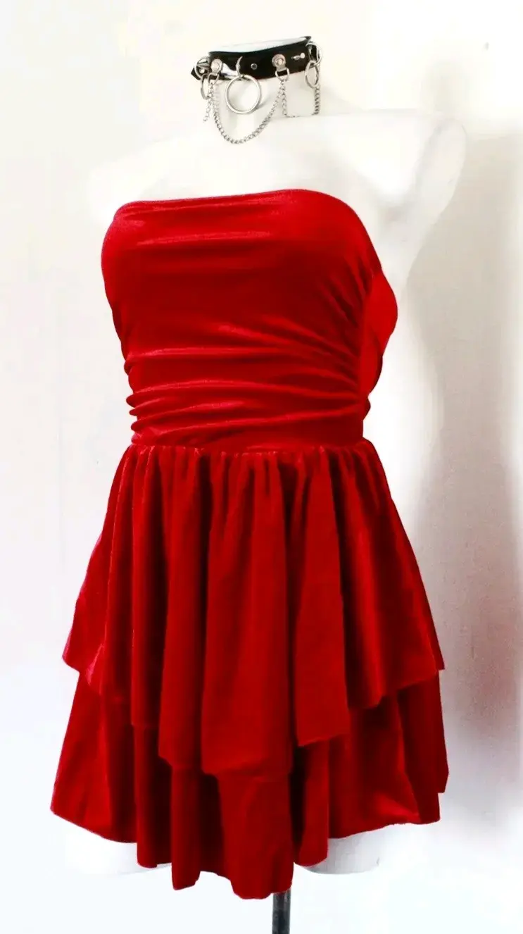 Vestido Strapless de Terciopelo Brillante Rojo - 4