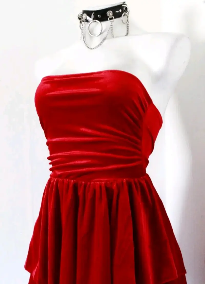 Vestido Strapless de Terciopelo Brillante Rojo - 5
