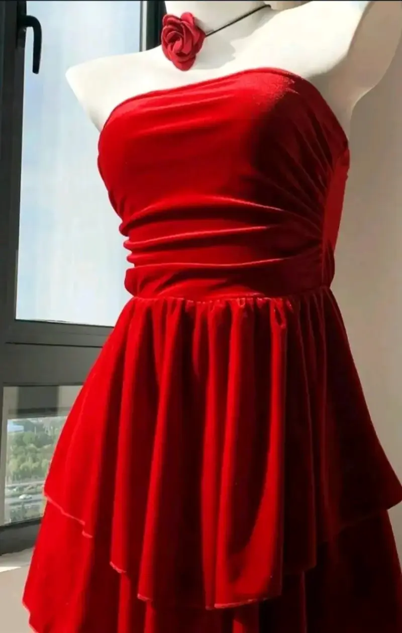 Vestido Strapless de Terciopelo Brillante Rojo - 6