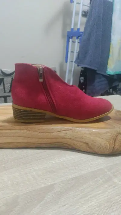 37 botin rojo gamuza con cierre - miniatura 2