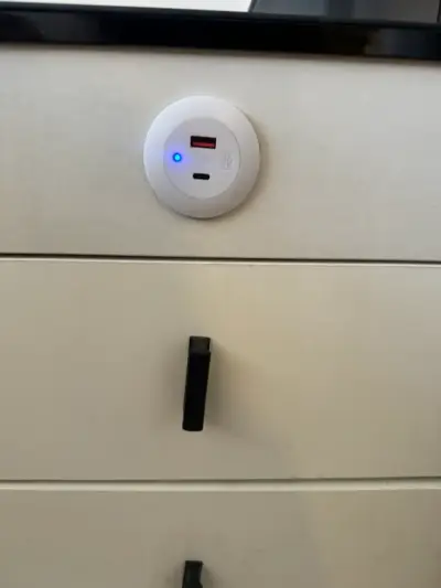 Tocador moderno con espejo LED y silla floral - miniatura 5
