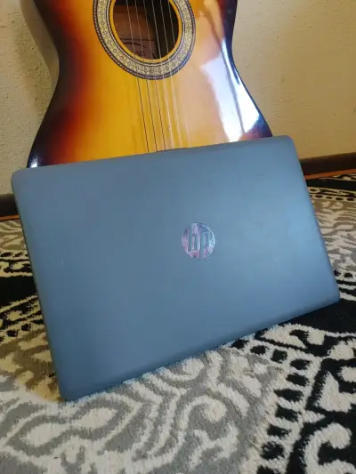 Notebook HP 15.6 pulgadas en buen estado - miniatura 1