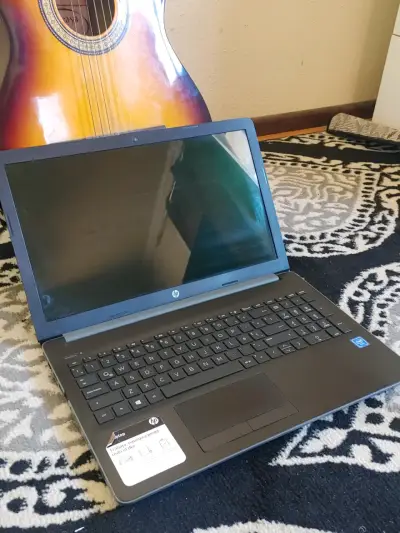 Notebook HP 15.6 pulgadas en buen estado - miniatura 2