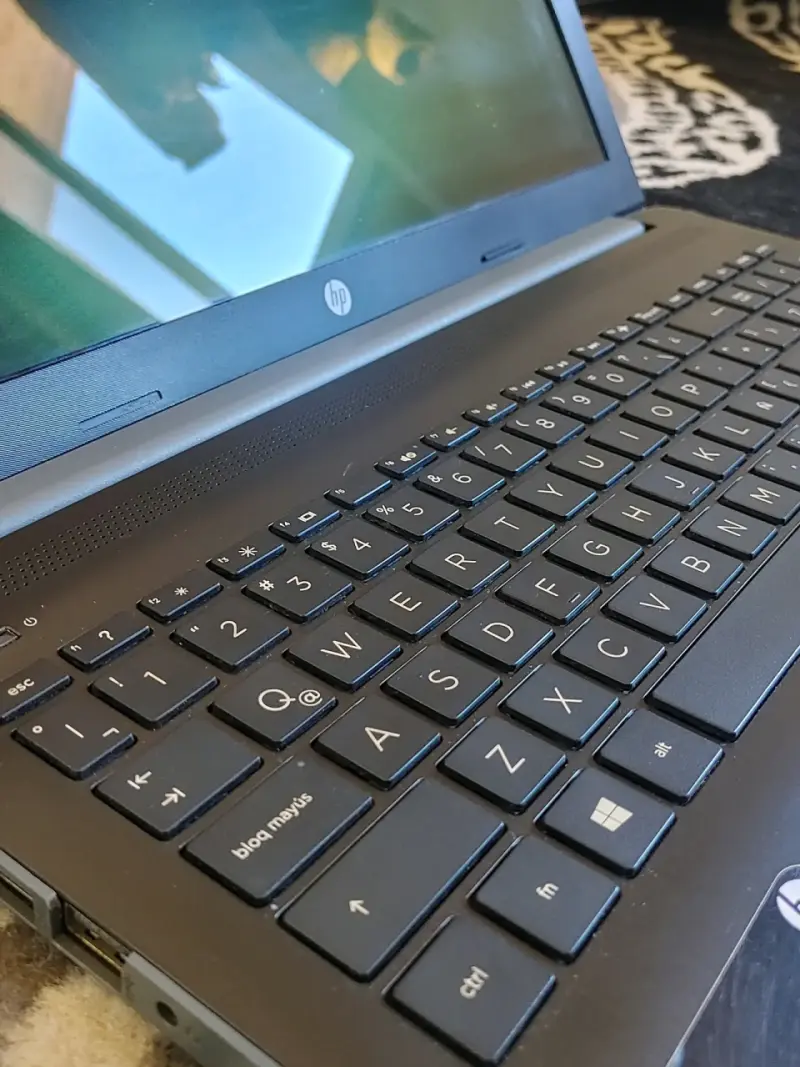 Notebook HP 15.6 pulgadas en buen estado - 4