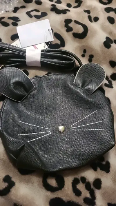 Cartera infantil negra con diseño de gato - miniatura 1