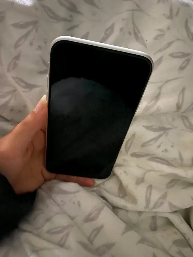 iPhone 11 blanco en buen estado - 3