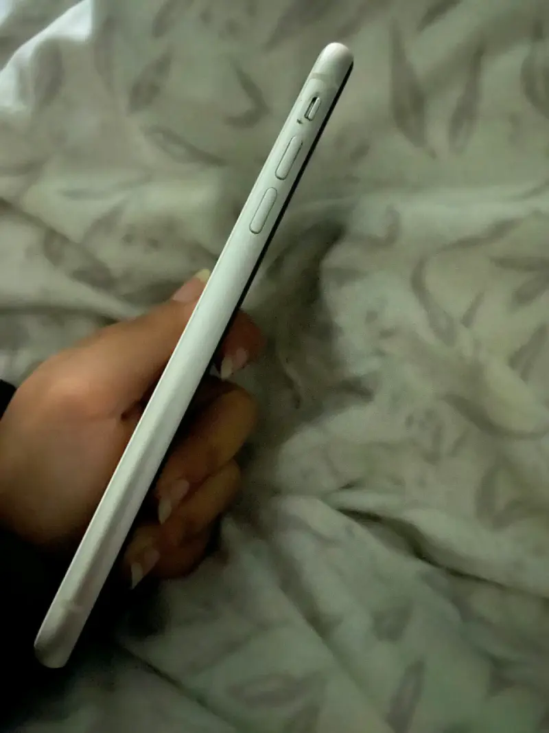 iPhone 11 blanco en buen estado - 5