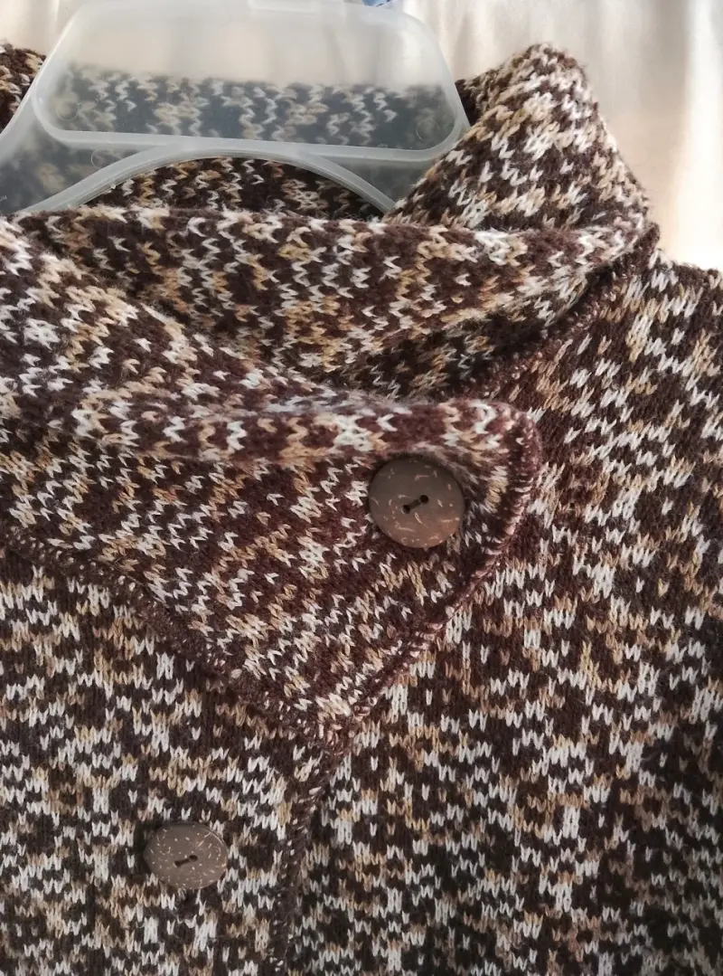 Chaqueta de lana marrón con diseño tejido - 4
